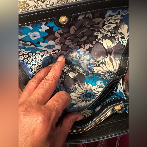 EUC VERA BRADLEY Flower Patterned wallet - Picture 11 of 17